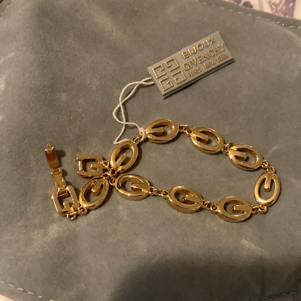 Givenchy classic G link gold bracelet
